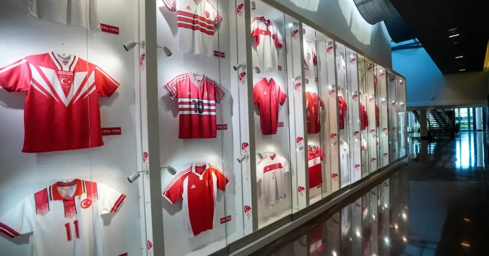 A Milli Takım'ın forma tarihi. İlk maç Cumhuriyet’in ilanından üç gün önce oynandı