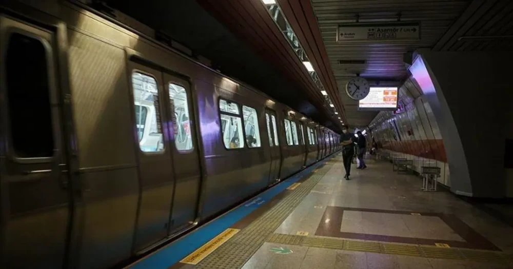 M7 Metro Hattı’nda Arıza: Vatandaşlar Tünelde Yürüdü