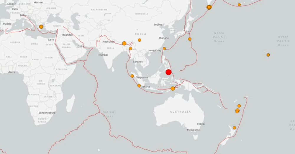 Filipinler'de 7.8 Büyüklüğlü Deprem