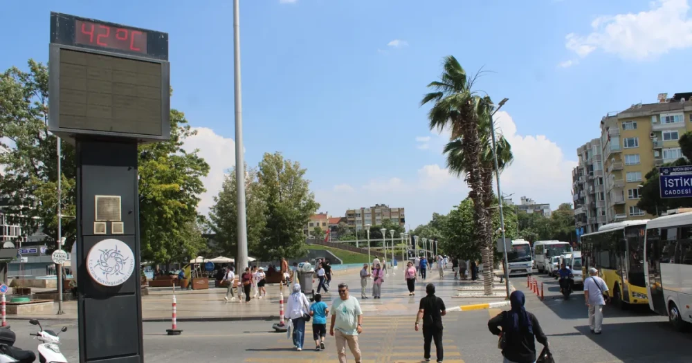 Sıcaklık Aniden Yükseldi, Termometreler 42°C Gösterdi