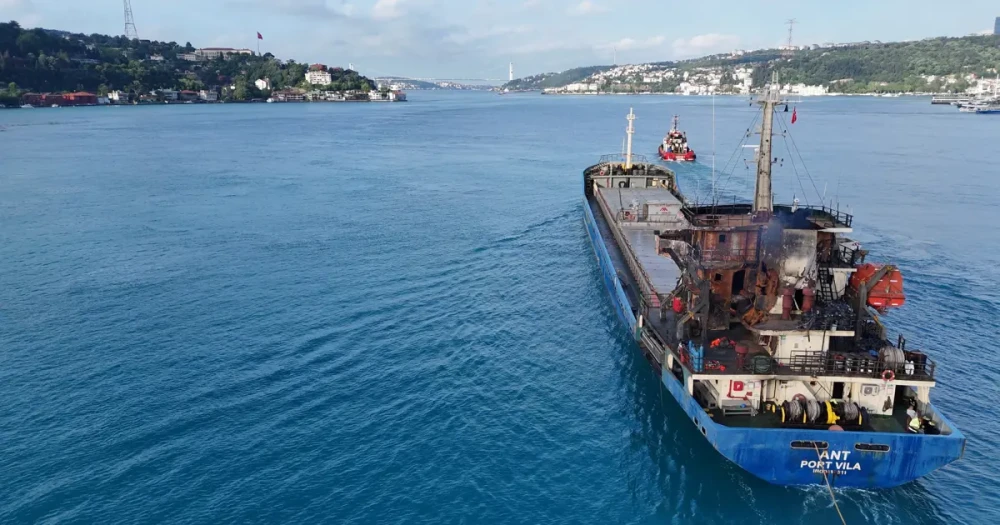 Karadeniz'de Saldırıya Uğrayan Gemi İstanbul'da Görüntülendi