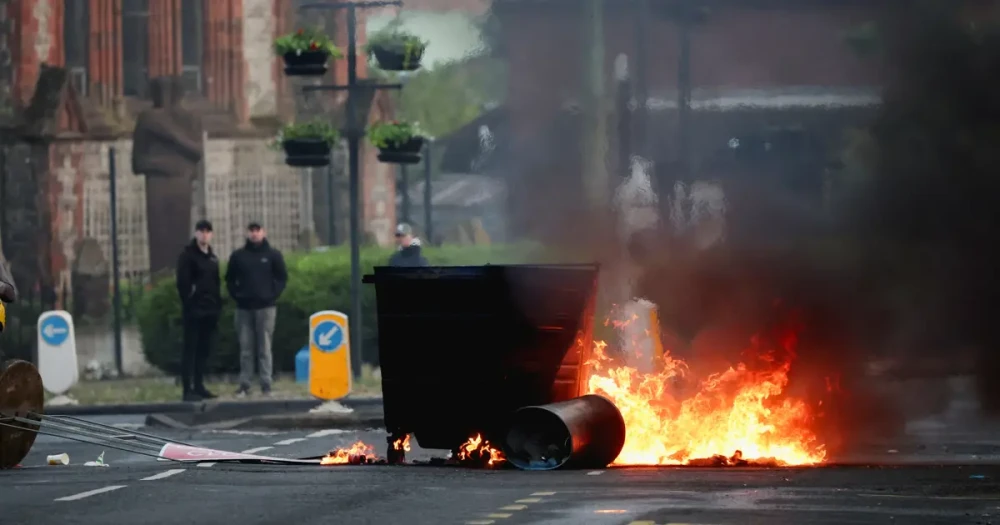 Bıçaklı saldırının ardından Belfast'ta göçmen karşıtı protestolar kontrolden çıktı