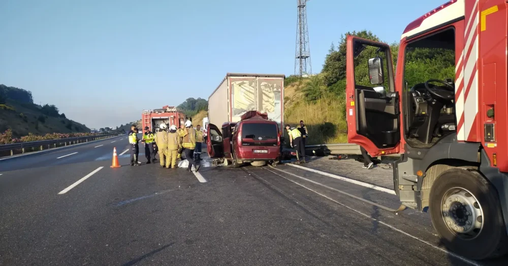 Kuzey Marmara Otoyolu'nda Feci Kaza: TIR Arkadan Çarptı, 1 Bebek ve 3 Kişi Öldü