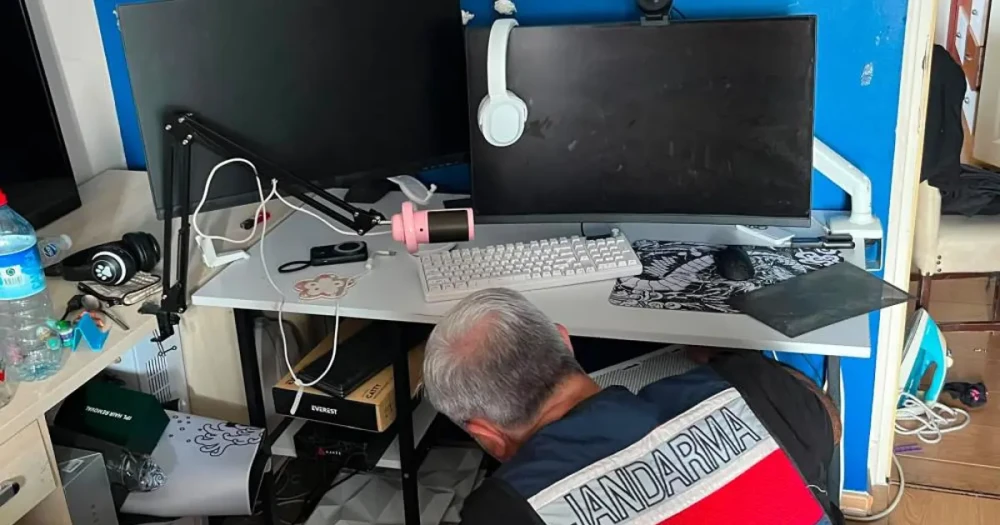 MİT'ten Siber Dolandırıcılık Şebekesine Ağır Darbe: Üç Kişi Yakalandı