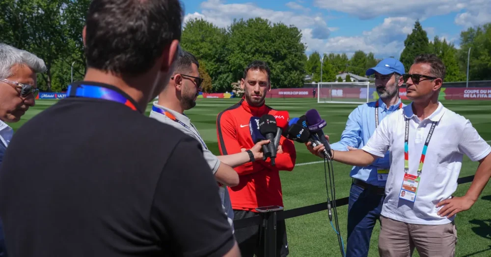 Hakan Çalhanoğlu: Bahane bulmadan kendi oyunumuzu oynayıp inşallah maçı kazanacağız