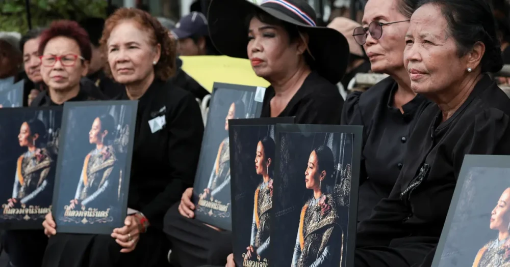 Prenses Bajrakitiyabha’nın Ölümü: Bangkok’da Binlerce Kişi Veda Törenine Toplandı