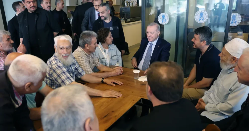 Cumhurbaşkanı Erdoğan Beyoğlu'nda Vatandaşlarla Buluştu
