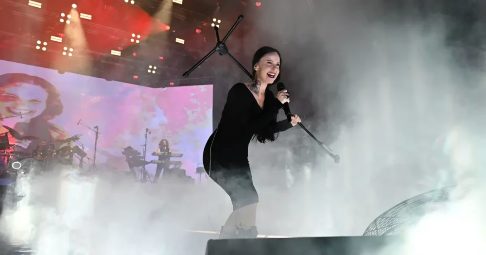 Şebnem Ferah İzmir Konserinde 6 Yıllık Ara Sonrası Unutulmaz Bir Gece Yaşattı