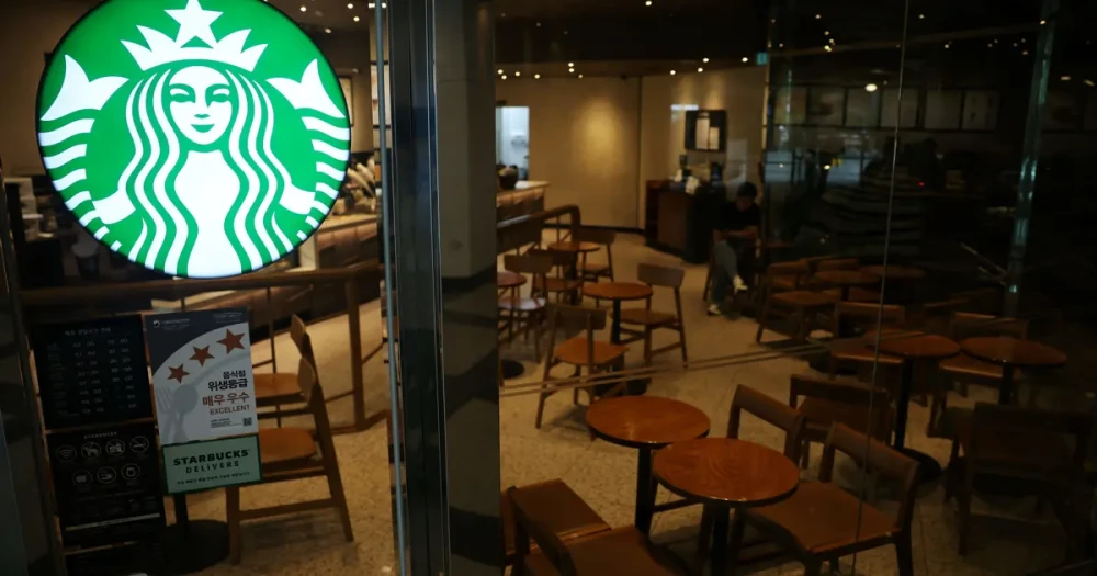 Güney Kore’de Starbucks Krizi: Şubeler Yarım Gün Kapatılacak, Tarih Eğitimi Verilecek