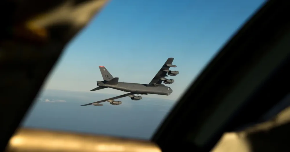 ABD’de B-52 Bombardıman Uçağı Düşüşte