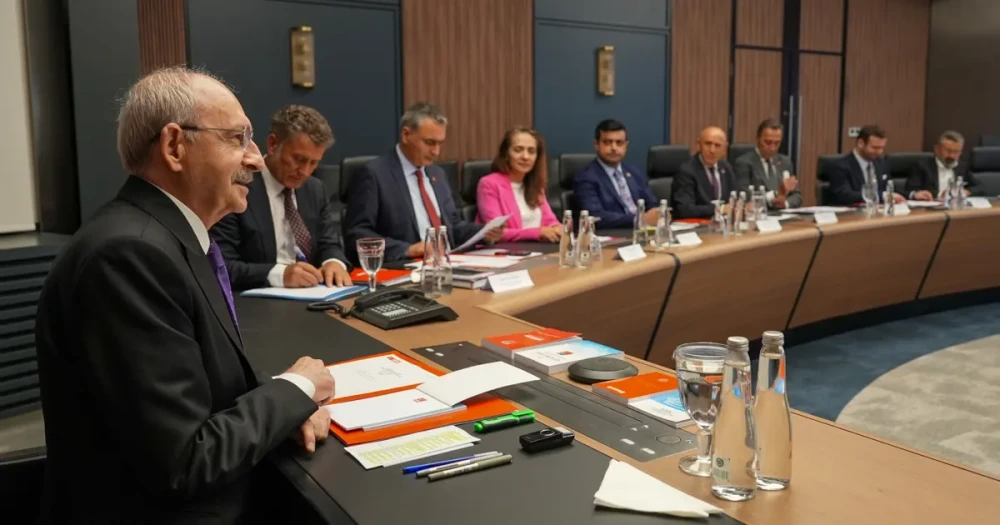 CHP’de Kritik Çarşamba: Kılıçdaroğlu MYK’yı Topluyor, Görevden Almalar ve Atamalar