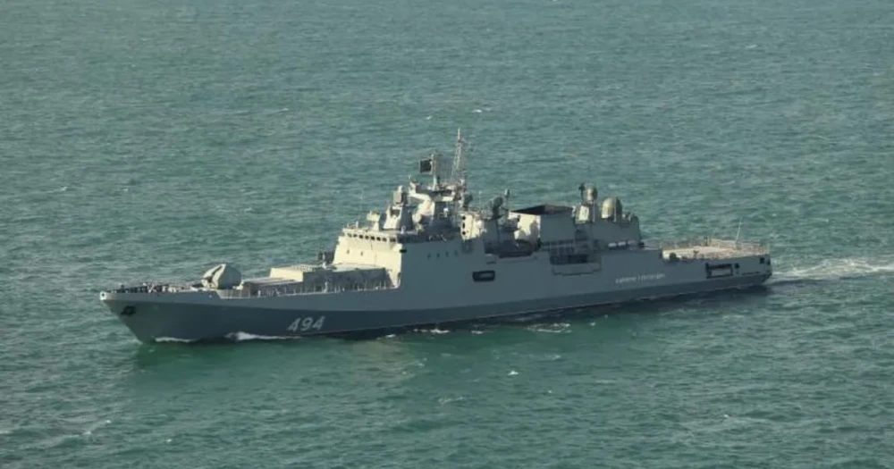 Rus Fırkateyni İngiltere Yatına Ateş Açtı