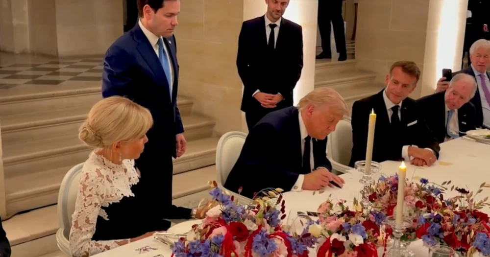 Trump, İran Anlaşmasını Fransa'da Resmen İmzaladı