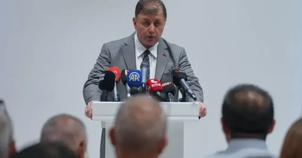 İzmir Büyükşehir Belediye Başkanı Cemil Tugay CHP'den istifa etti