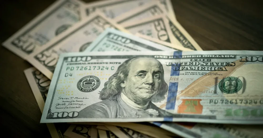 Doların Güçlenmesi Sürüyor: Fed Sinyalleri ve Jeopolitik Gelişmeler