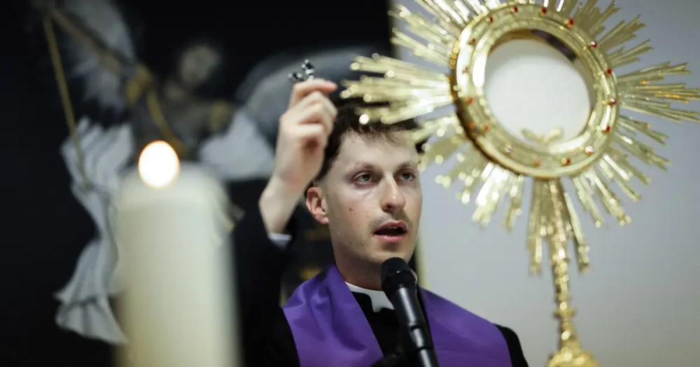 Portekiz’in Fatima’da “Şeytan Çıkarma” Seansları Tartışma Yarattı
