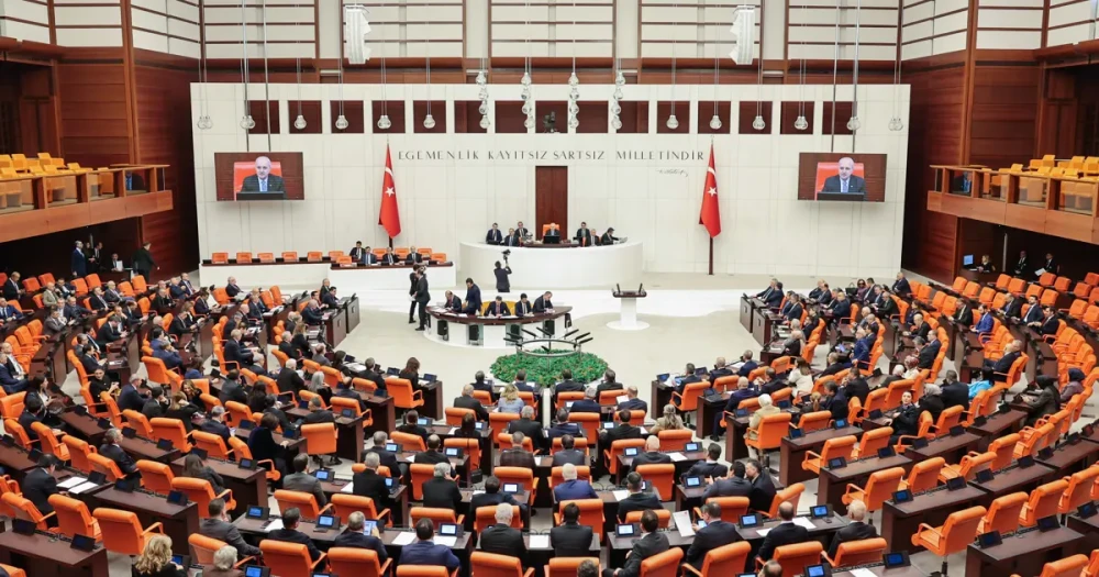 12. Yargı Paketi Meclis'te Görüşüldü: Duruşma Aralarına 3 Ay Sınırı Getirildi