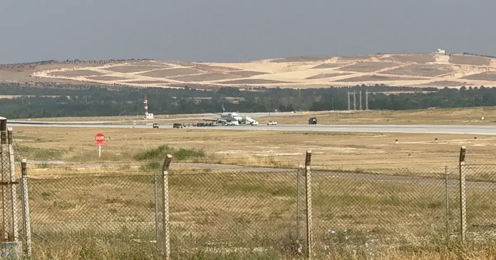 Gaziantep Havalimanı'na iniş yapan yolcu uçağının lastiği patladı