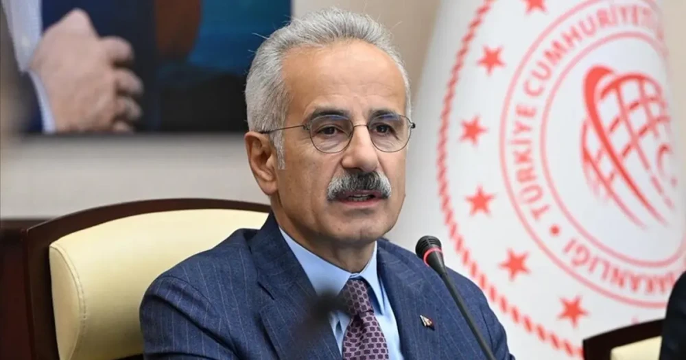 Bakan Uraloğlu'ndan Hürmüz Boğazı Açıklaması: Bekleyen Türk Gemileri Güvenle Çıkış Yaptı