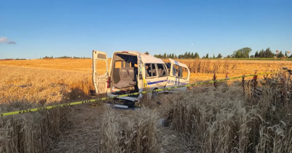Silivri Çeltik Yolu'nda minibüs kazası: 2 ölü, 10 yaralı