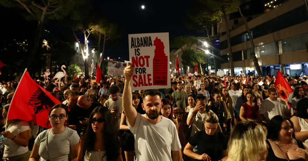 Arnavutluk'ta Öfke Dinmiyor: 27. Gösteri Geride Kaldı