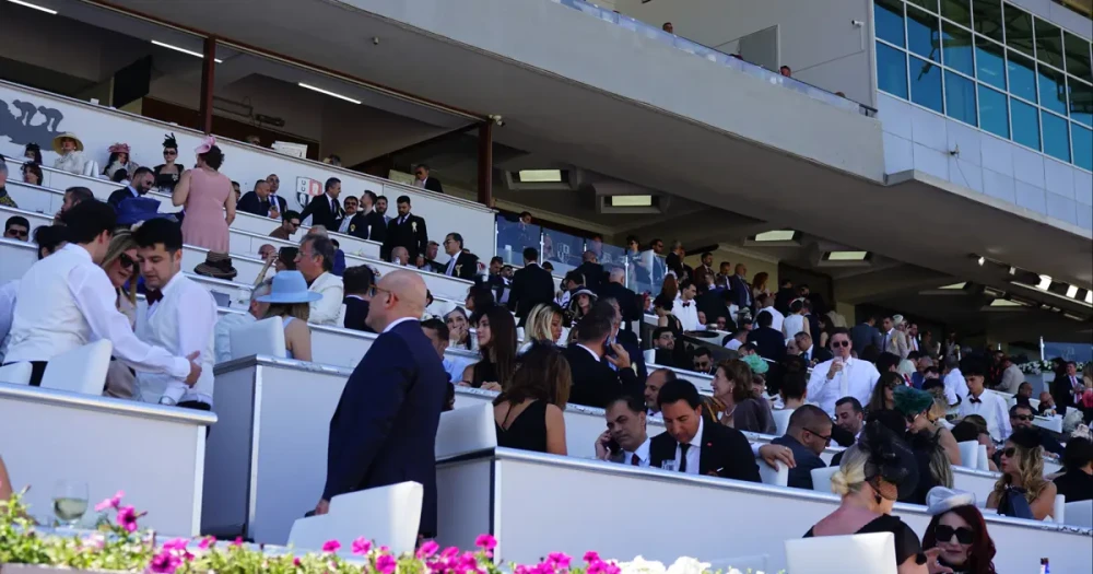 Veliefendi Hipodromu'nda Gazi Koşusu Heyecanı Rekor Kırıyor