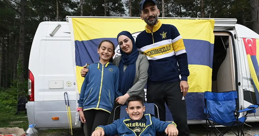 Fenerbahçe Aşkı 1280 Metre Yükseklikte Kamp Kurdu