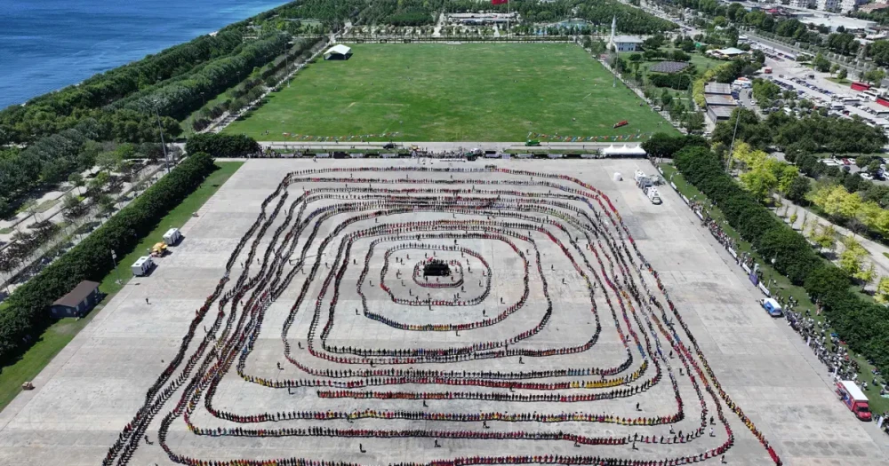 İstanbul’da 5 Bin Folklorcu Horonla Guinness Rekoruna Girdi