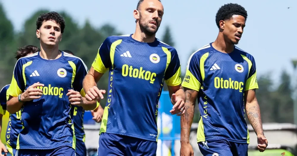 Fenerbahçe’nin Yeni Transferi Sakatlandı, Sedyeyle Çıktı