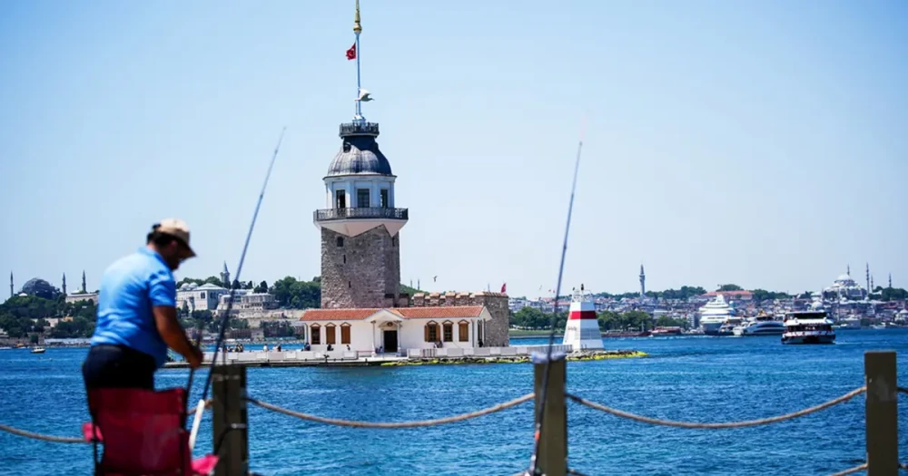 İstanbul'da Yılın En Sıcak Günü Bekleniyor: Hissedilen Sıcaklık 40 Dereceye Ulaşabilir