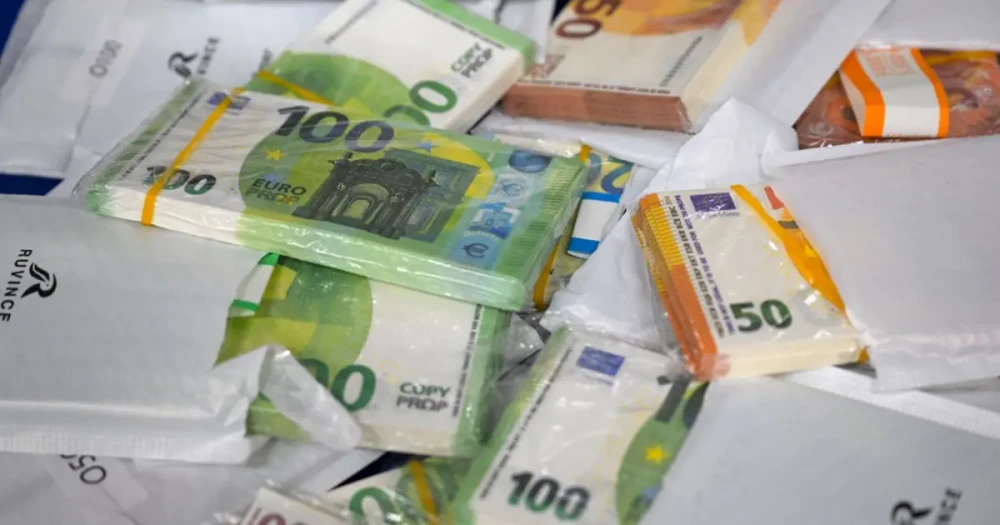 Euro Bir Yılın Dibine Geriliyor