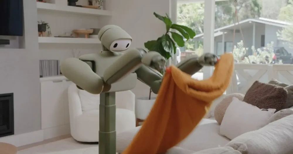 ABD'de yeni ev robotu tanıtıldı: Çamaşır katlıyor, yatak topluyor