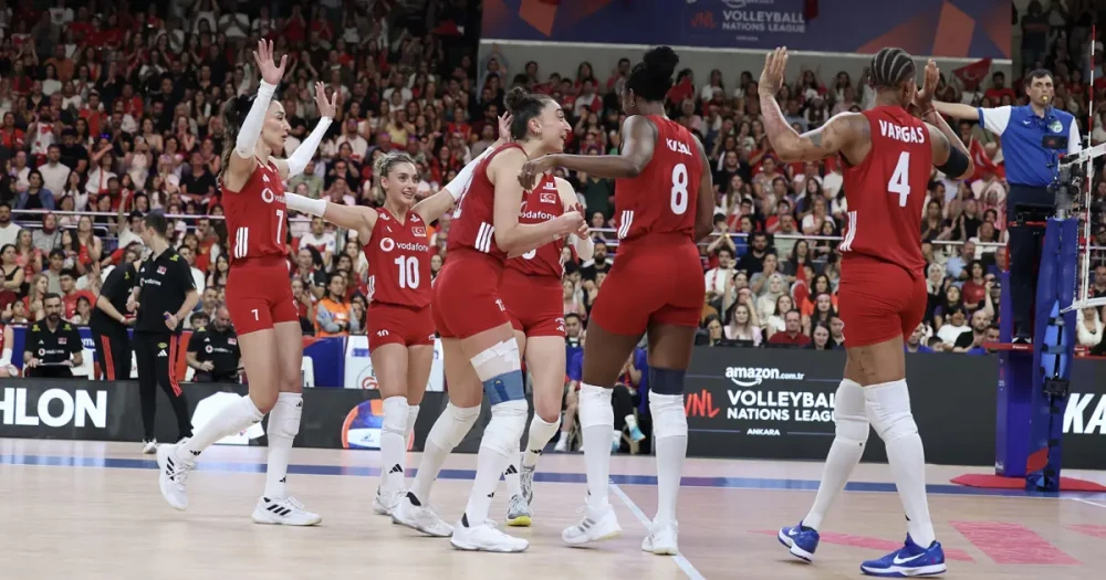 A Milli Kadın Voleybol Takımı, VNL'de Finallere Kader Olarak Seçildi