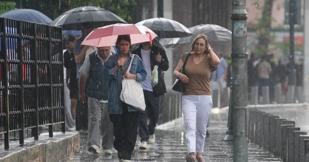 Meteoroloji Uyardı: Kuvvetli Sağanak ve Sıcak Hava Dalgası Geliyor