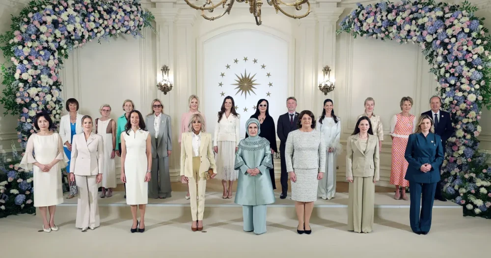 Emine Erdoğan, liderlerin eşlerini Çankaya Köşkü'nde ağırladı