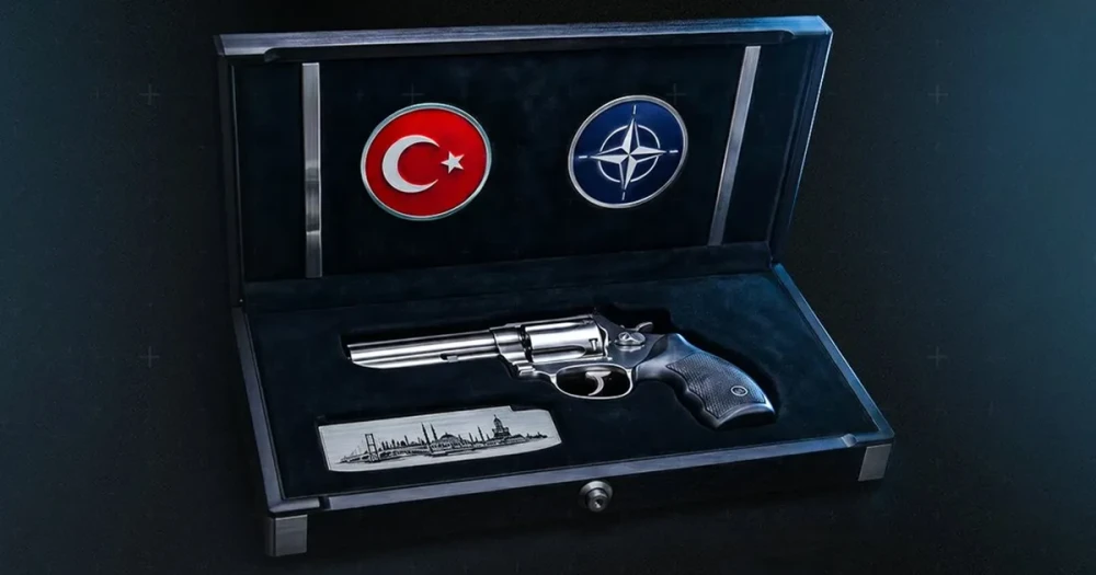 Cumhurbaşkanı'ndan NATO Liderlerine İsimlerine İşlenmiş Özel Revolver Hediyesi