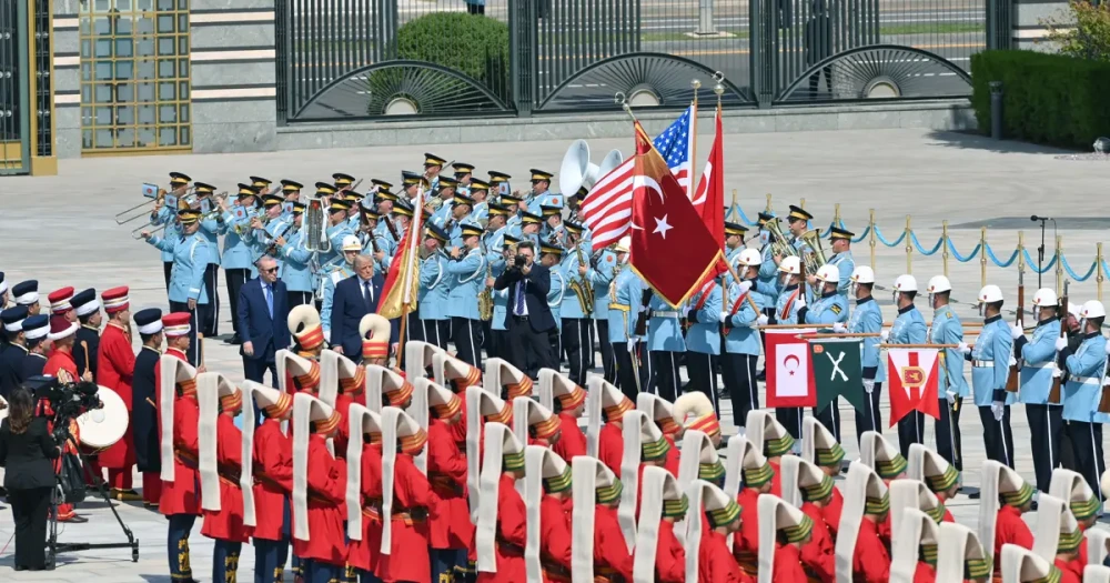 NATO Zirvesinde Mehter Marşı: Devletler Neden Önce Müziğini Konuşturur?