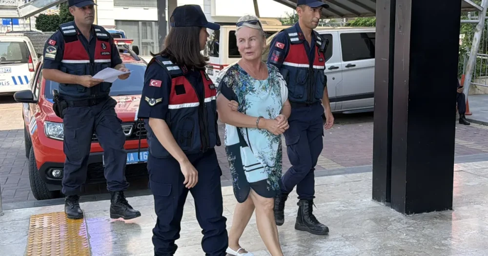 Alanya'da Haşema Giyen Çocuğa Havuz Yasakları: Site Yöneticisi Tutuklandı