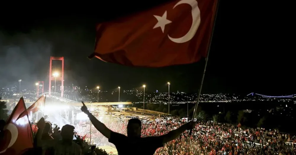 FETÖ'nün darbe girişiminin 10. yılı: 15 Temmuz gecesi saat saat neler yaşandı?