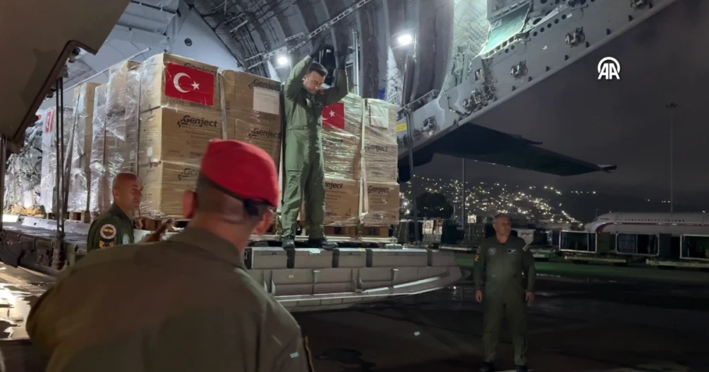 Türkiye, Venezuela'da yaşanan depremlerde 30 tonluk insani yardım gönderdi