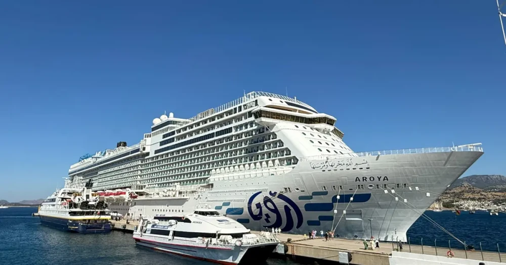 İki Kruvaziyer Bodrum'a Binlerce Turist Taşıdı