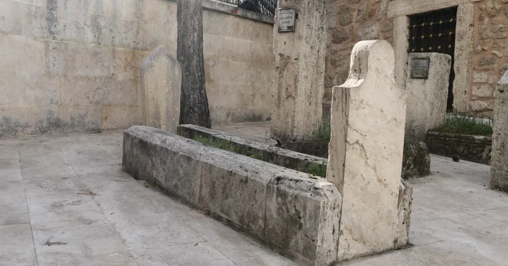Türk Edebiyatının Gizli Hazinesi: İsmail Safa'nın Sivas'taki Unutulmuş Mezarı
