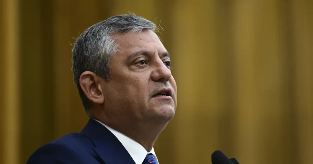 Özgür Özel'den Yeni Parti Sinyali: "Genel Kabul Gören Bir İsim Üzerinde Duruluyor"