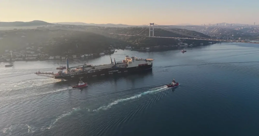 Boğaz Dev Geminin Geçişi İçin Kapatıldı