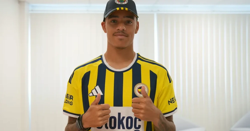 Fenerbahçe'nin Yeni Transferi Mason Greenwood İstanbul'a Geldi, Taraftarlar Coştu