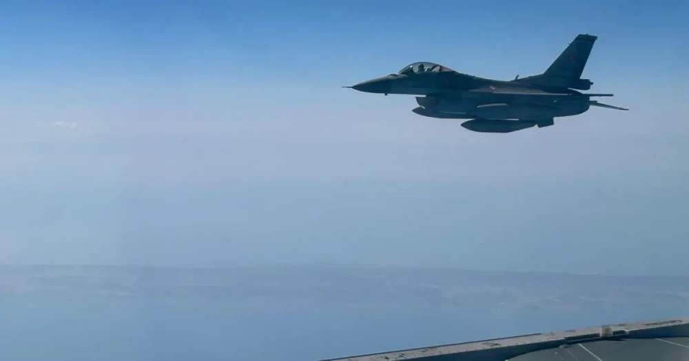 Türk jetlerinden Kıbrıs Adası'nın güneyinde eğitim uçuşu