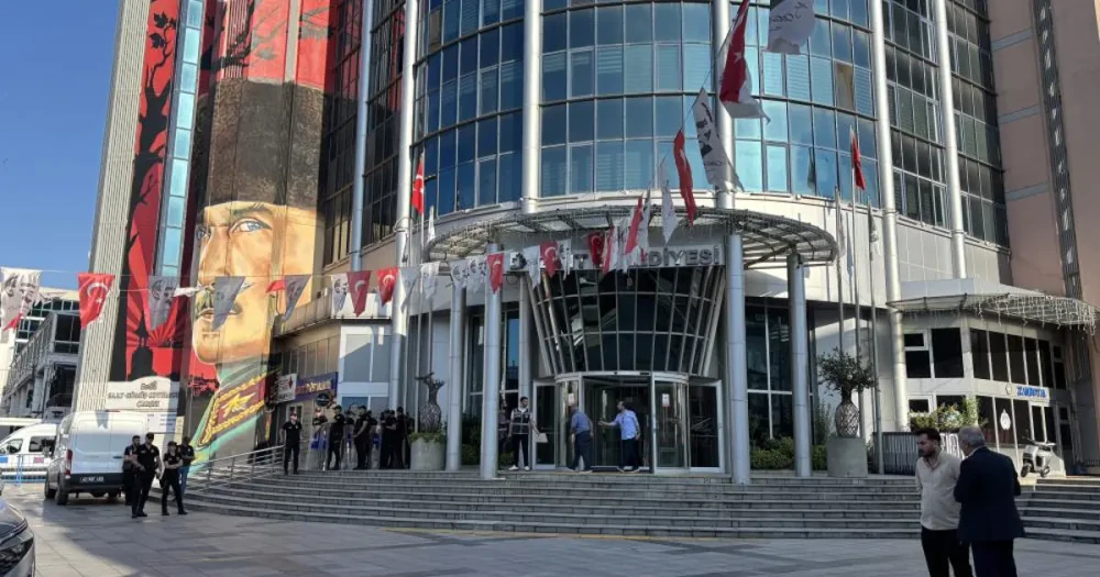 İzmit Belediyesi Başkanı ve Eşi Gözaltına Alındı