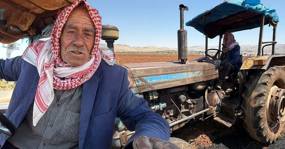 Toprağı Kara Saban ve Atla Sürdü, Traktörü Ekmek Kapısı Oldu. Artık Kiracısı Olduğu Tarlanın Sahibi