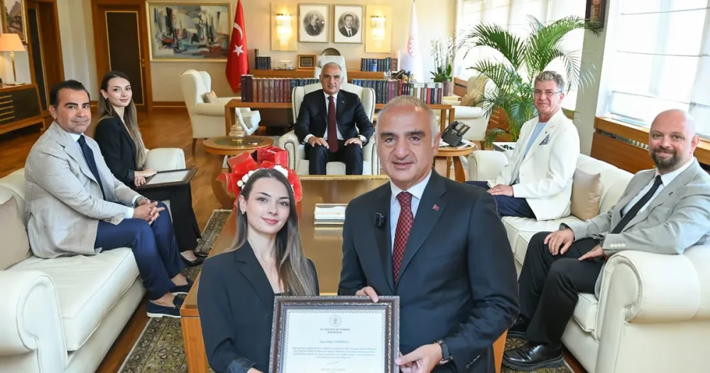 Bakan Ersoy, Nilay Tahiroğlu ve Tan Sağtürk'le bir araya geldi