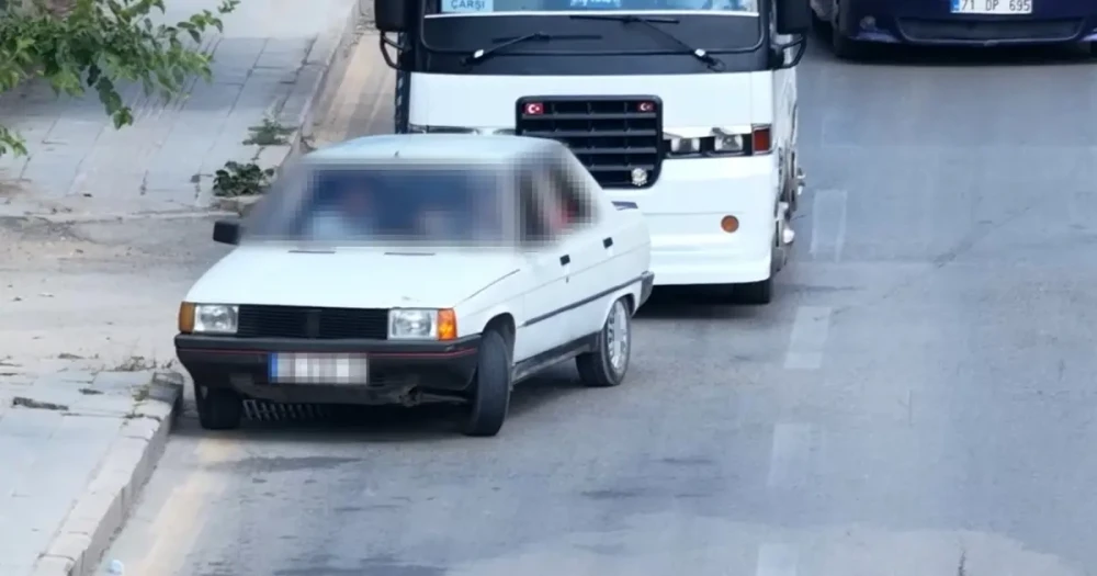 Trafik uygulamasını fark eden ehliyetsiz sürücünün kaçış planını dron bozdu